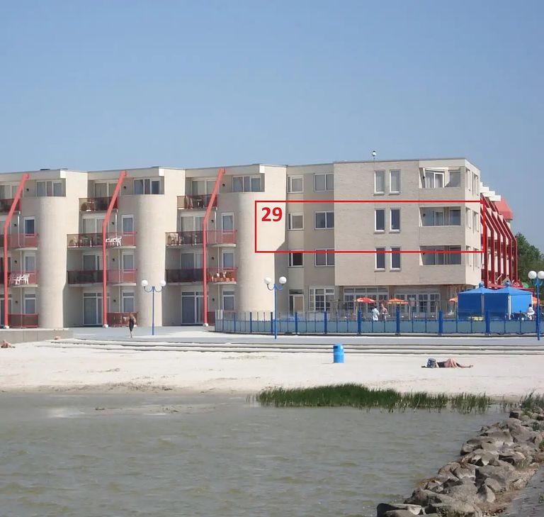 Luxe appartement direct aan het IJsselmeer - 1