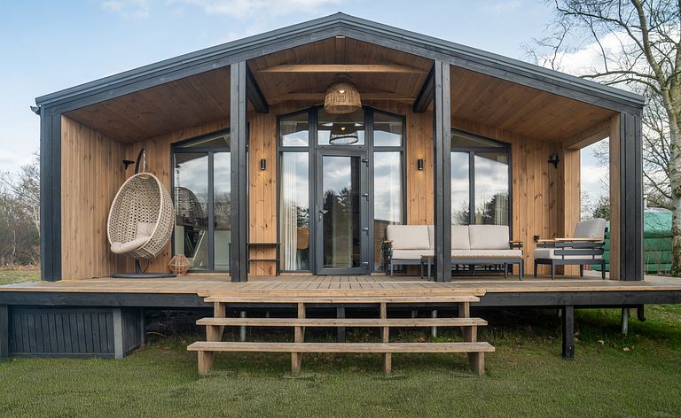Stilvolle Lodge aus Holz in schöner Umgebung - 1