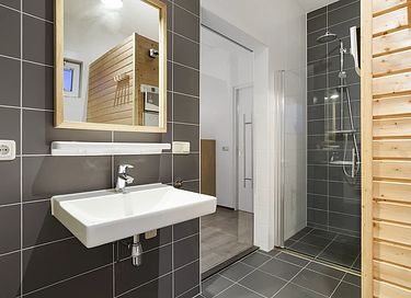 Waterfront holiday home with private sauna - 11