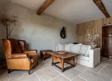 Beautifully renovated farmhouse with many luxuries - 13