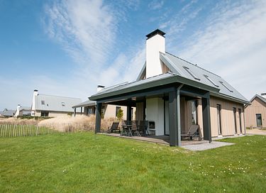 Watervilla met terras en mooi uitzicht