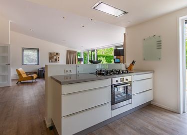 Detached villa with fenced garden - 8