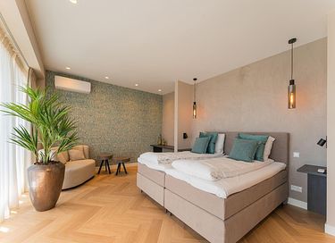 Wellnessvilla aan het water met sauna - 17