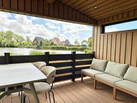 Fijn chalet met terras aan het water - 2