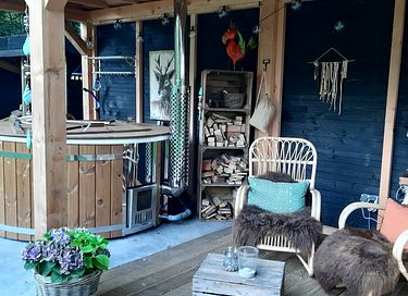 B&B in the forest with private swimming pond - 25