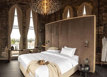 Spend the night in a romantic church tower - 2