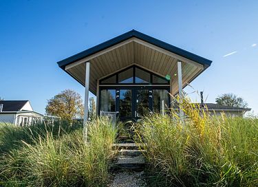 Tiny lodge near the water in South Holland