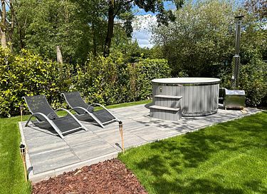 Forest cabin with large garden and hot tub - 2