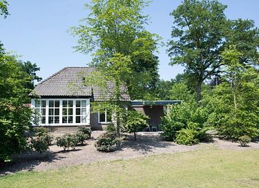 Villa in de natuur mét je eigen bubbelbad - 3