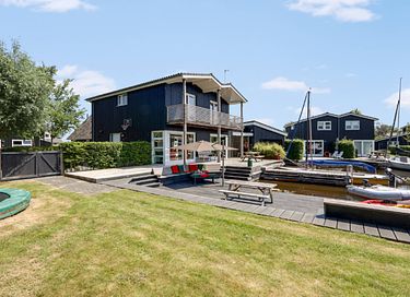 Family villa with wellness on the Sneekermeer - 3