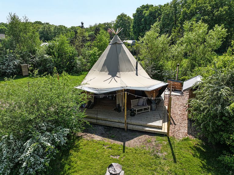 Tipi-Übernachtung mit Hottub - 1