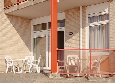 Stylish accommodation overlooking the water - 29