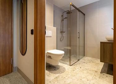Romantic suite next to a golf course - 10