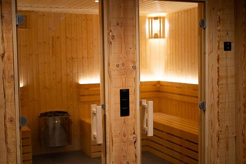 Group accommodation with cinema and wellness - 5
