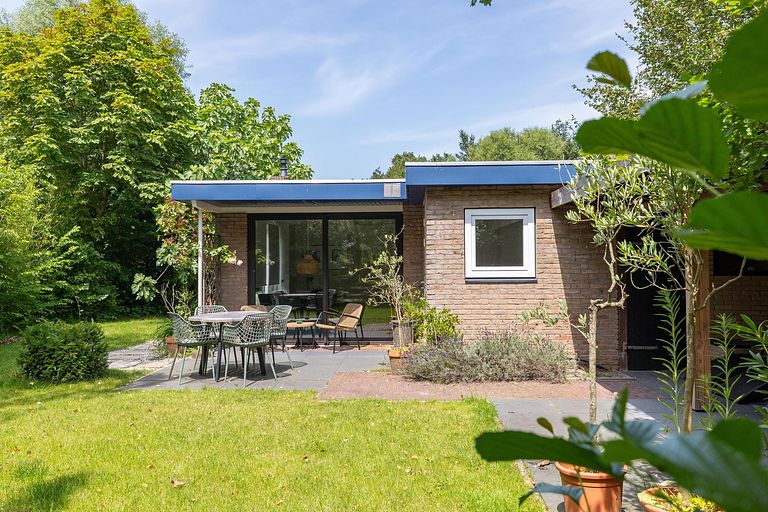 Bungalow with a covered patio in Zeeland - 1