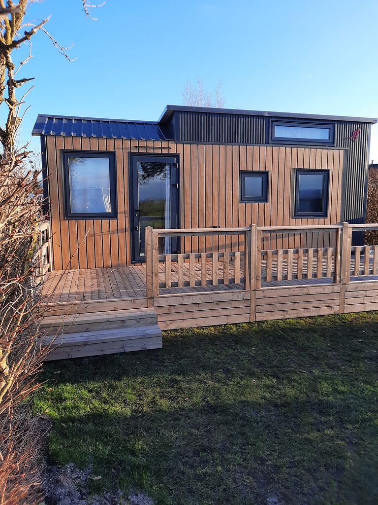 Overnight stay in a tiny house - 1