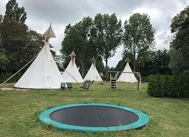 Back to basic in een echte indianentent - 9