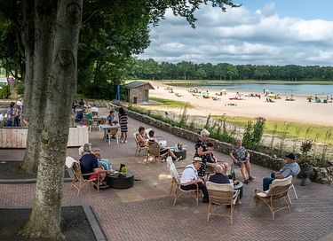 Tente glamping de luxe au bord d'un lac avec vue - 19