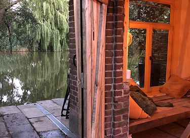 Cottage mit Whirlpool direkt am Teich - 26