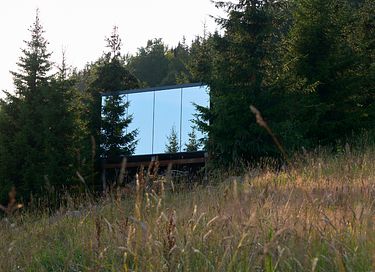 Einzigartiges Spiegelhaus mit Whirlpool in Norwegen - 11