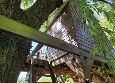 Außergewöhnliches Baumhaus direkt am Wasser - 23