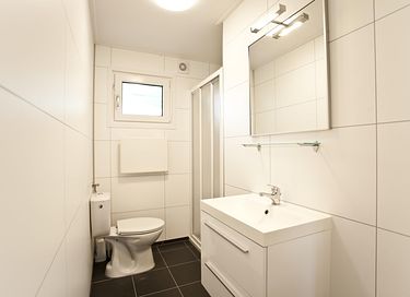 Vrijstaand vakantiehuisje dichtbij een meer - 12