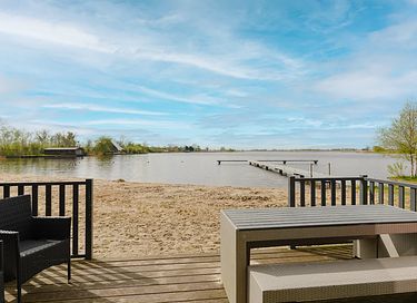 Pavillon de plage au bord d'un lac de plaisance - 4