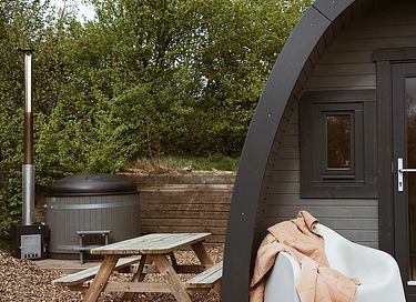 Wooden Glamping Pod with its own Hot Tub