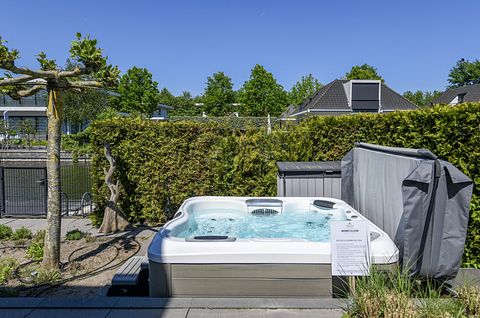 Luxury villa right on the water with wellness - 2