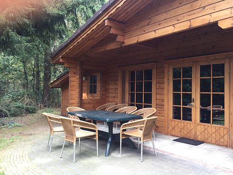 Cabane en rondins robuste (8 personnes) dans la forêt - 2