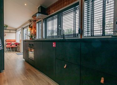 Tiny House by the water with private jacuzzi - 17