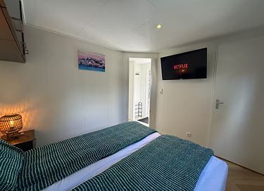 Chalet with spacious garden and jacuzzi - 11