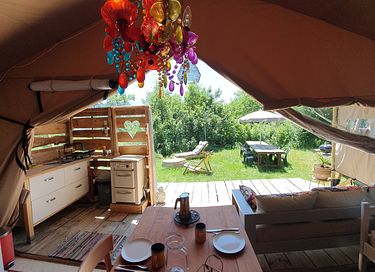 Safaritent op een berg in Frankrijk
