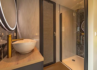 Ruime lodge op een leuk park aan het water - 9