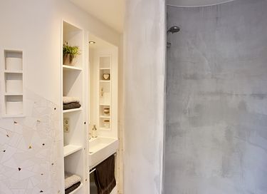Modern design houseboat in quiet area - 13