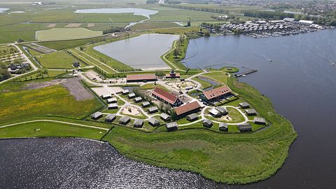 Uniek vakantiehuis (10 pers) aan het water - 2