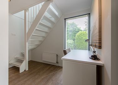 Detached villa with fenced garden - 10