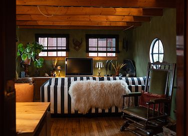 Bijzonder houten huisje tussen de dieren - 7