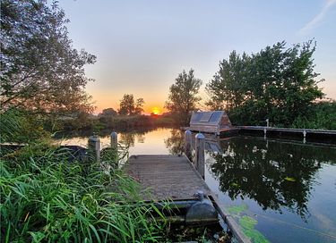 Séjour unique sur un radeau sur la rivière Vecht - 1