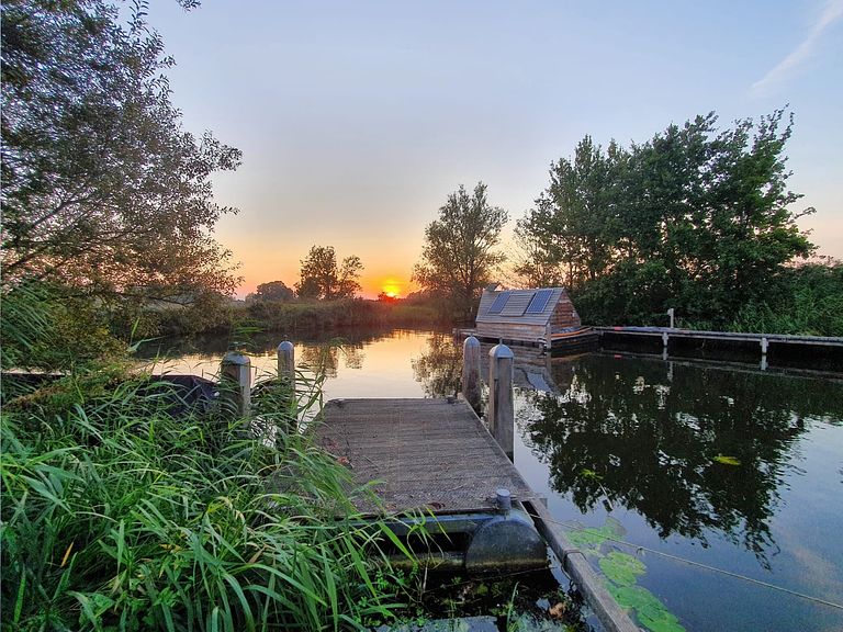 Séjour unique sur un radeau sur la rivière Vecht - 1