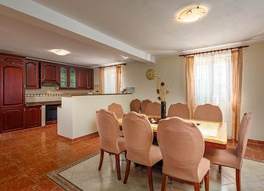 Large villa with private pool and spacious garden - 13
