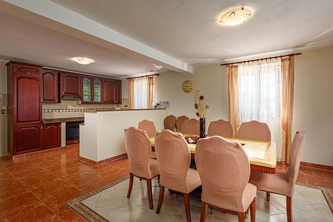 Large villa with private pool and spacious garden - 2