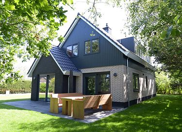 Gemütliches Ferienhaus in der Nähe von Wald und Strand