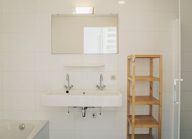 Rietgedekte villa met uitzicht over het meer - 22
