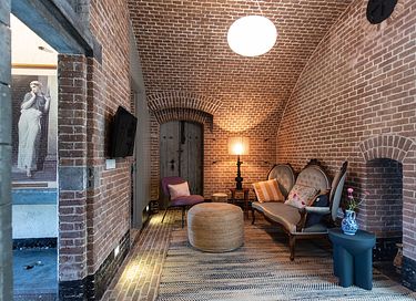 Luxury 5-person suite in a former fort - 5