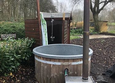 Uniek tiny house met hottub aan het water - 15
