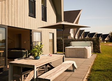 Villa aan het water met jacuzzi - 5