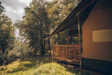 Tente safari de luxe en camping polyvalent - 2