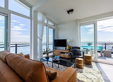 Penthouse on the beach with large balcony - 3