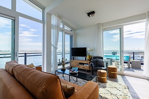 Penthouse on the beach with large balcony - 3